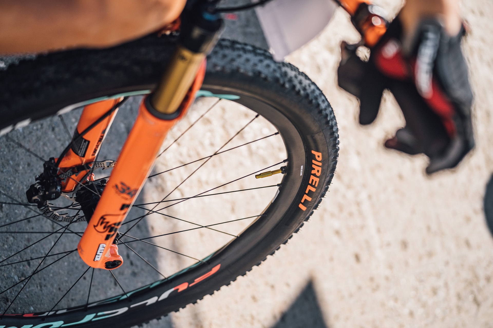 Renueva tus neumáticos en la Catalunya Bike Race con PIRELLI!